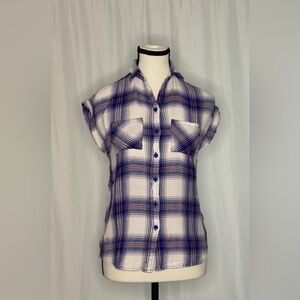 Casual and Comfy Blue and White Plaid Short Sleeve Button-Up Flannel Shirt XS